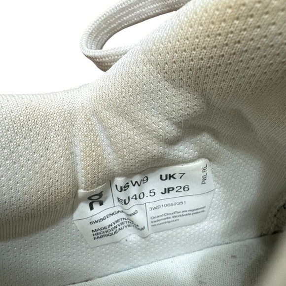 On The Roger Advantage Sneakers Shoes Tennis White Leather Size 9 - Picture 7 of 10